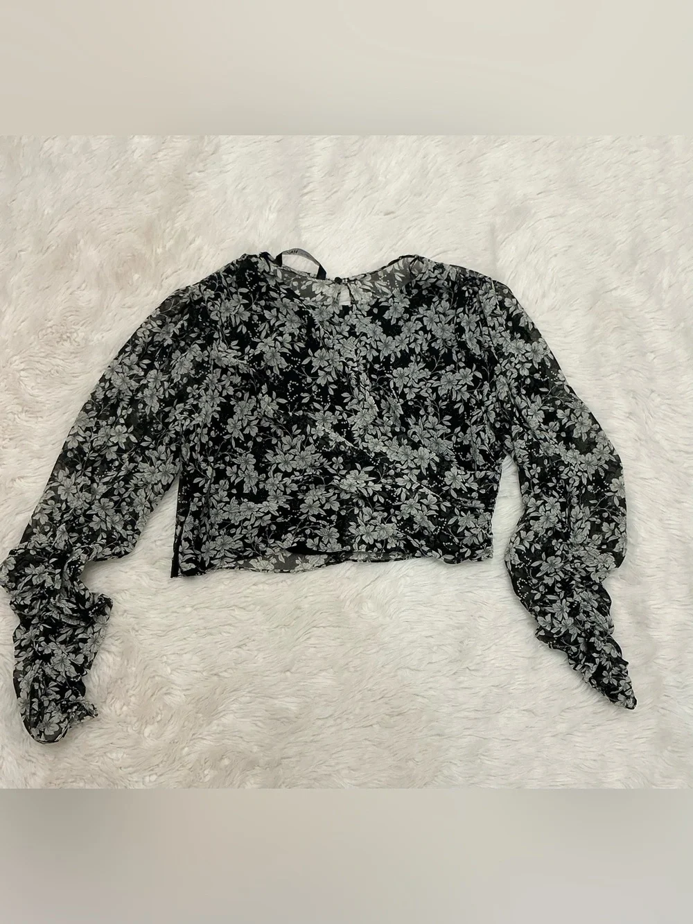 Zara-  Black and White Floral Sheer Long-Sleeve Crop Top - Picture 3 of 9